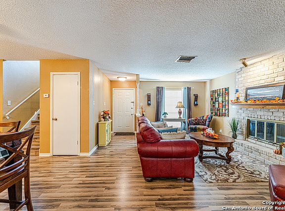 3rd image of 5611 Wood Walk St