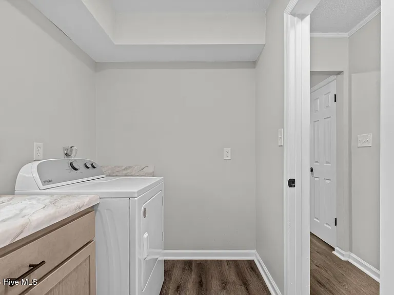605 Winchester Rd — Photo 16