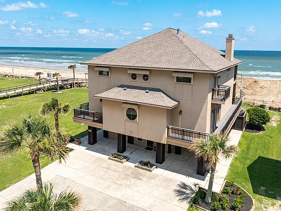 3rd image of 9 Blue Heron Cir