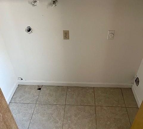 4th image of 4866 N Vagedes Ave #103