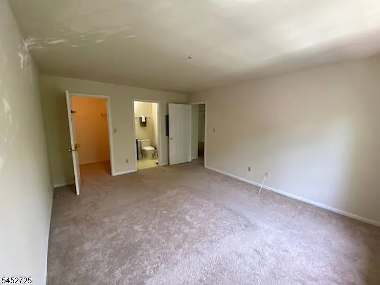 105 Village Dr — Photo 5