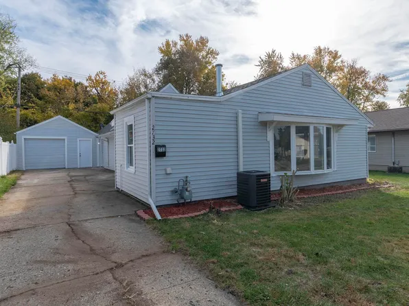 2732 Normandy Dr, Mishawaka, IN 46545