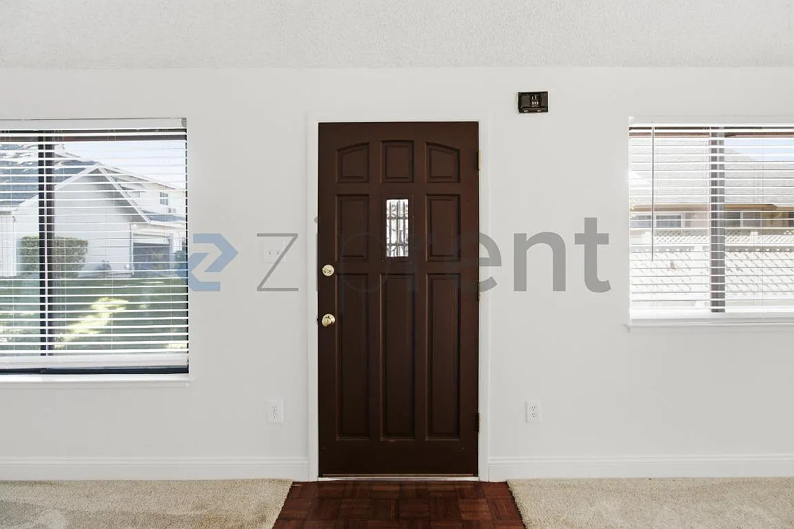 2 bed, 1.5 bath, 1059 sqft, $2,000 — Photo 4
