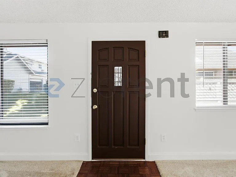 1696 London Cir — Photo 4