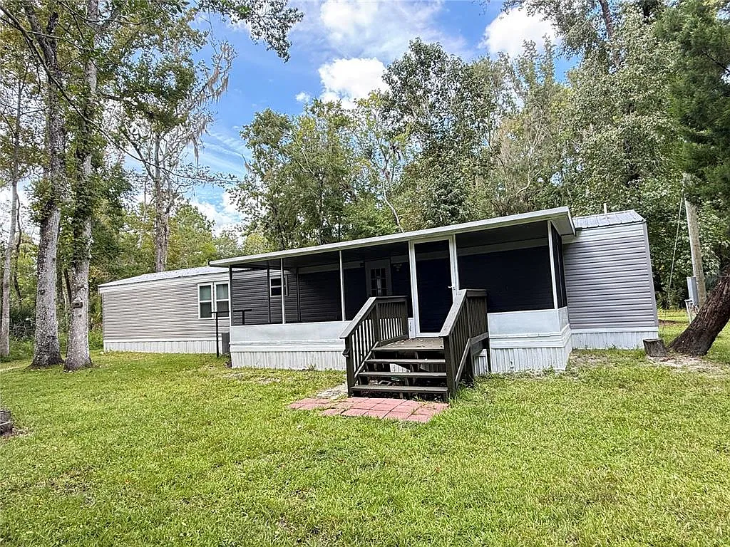 3 bed, 2.0 bath, 1080 sqft, $1,200 — Photo 2
