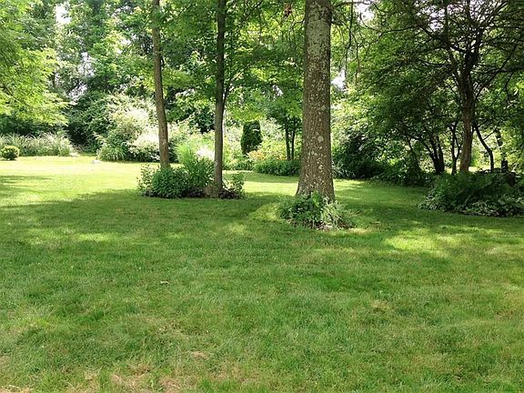 3rd image of 114 Aspen Ct