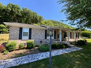 2nd image of 179 Cedarbrook Cir