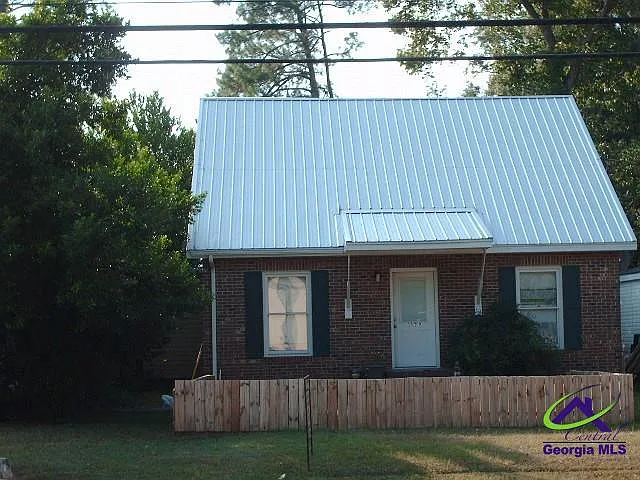 3 bed, 2.0 bath, 1500 sqft, $1,500 — Photo 2