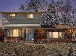 1252 S Dowling St, Westland, MI 48186