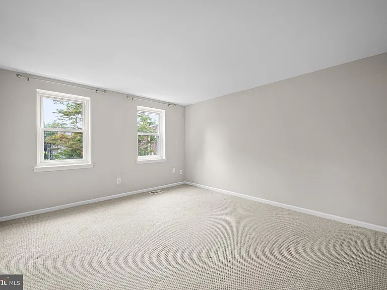 15 Llanfair Rd #D — Photo 14