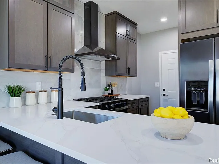 2808 Goodrich St — Photo 5