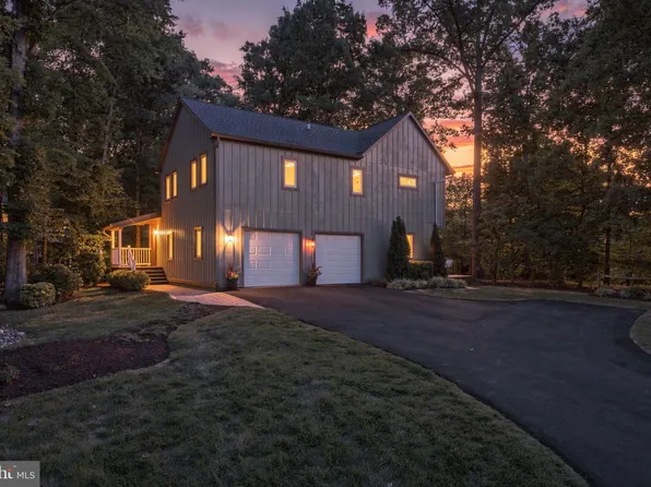 14 Wiltshire Ct E, Sterling, VA 20165