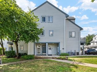 98 Garden Ct, Succasunna, NJ 07876