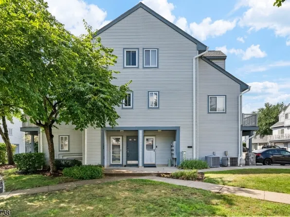 98 Garden Ct, Roxbury Twp., NJ 07876