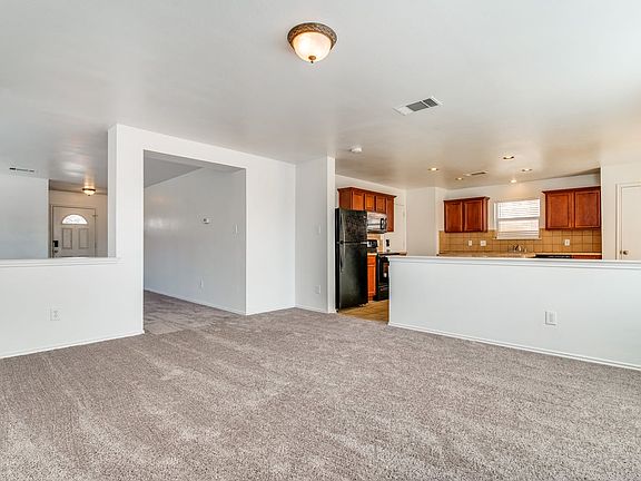 4th image of 605 Fox Glen Dr