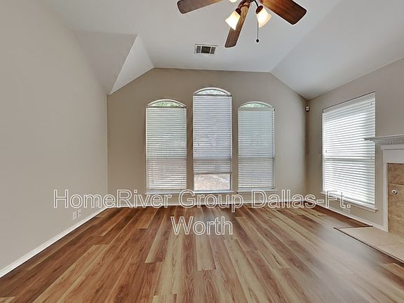 4th image of 736 Monterey Dr