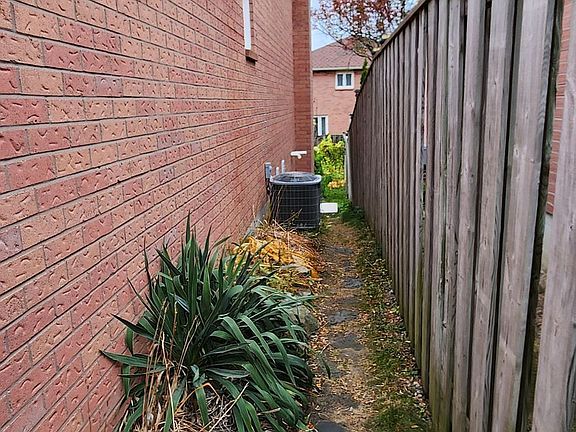3rd image of 15 Dagwell Cres