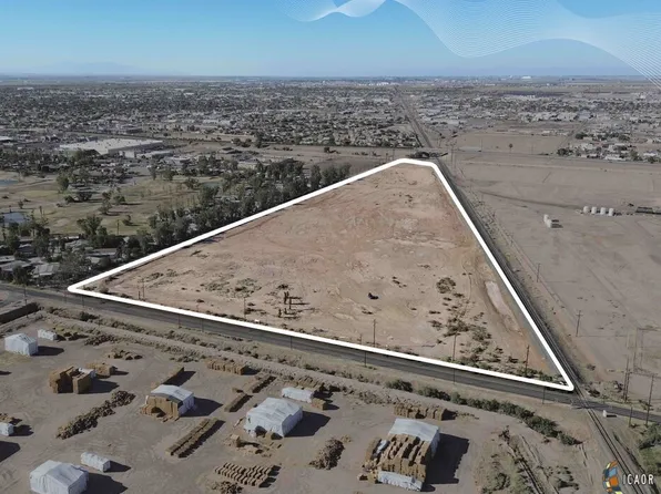 102 Danenberg Dr, El Centro, CA 92243