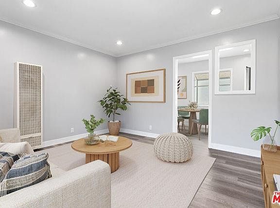 4th image of 105 Roswell Ave #105