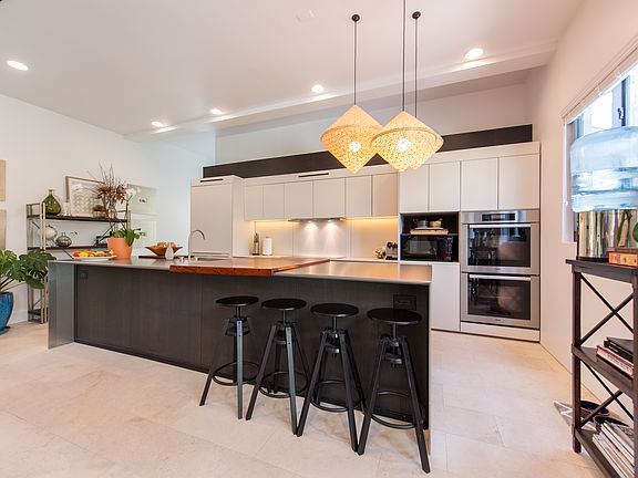 3rd image of 3656 Palmetto Ave