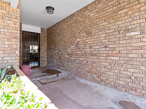 4th image of 2212 Desert Pine Dr
