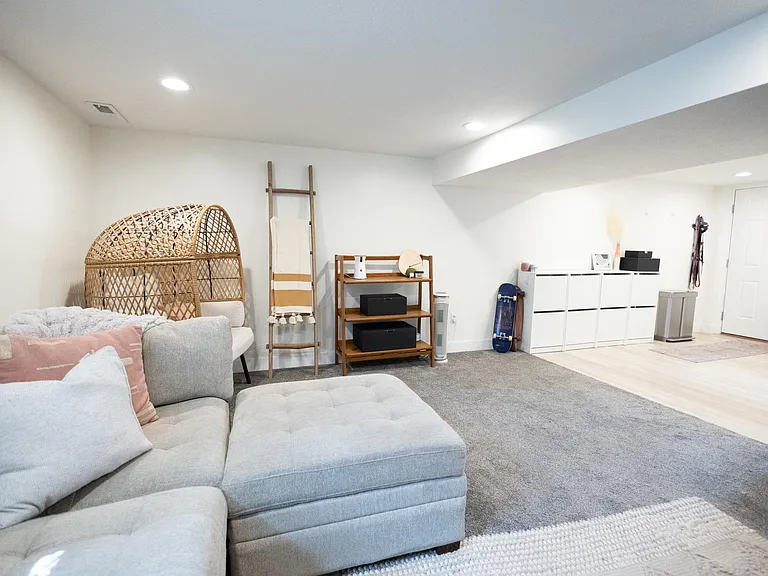 E Delia Dr — Photo 6