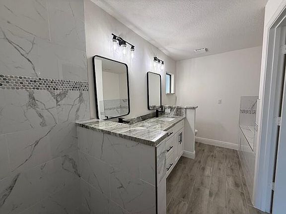 2nd image of 554 Fellenz Street SW