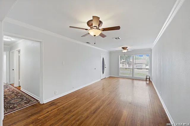 3 bed, 1.0 bath, 1008 sqft, $1,650 — Photo 4