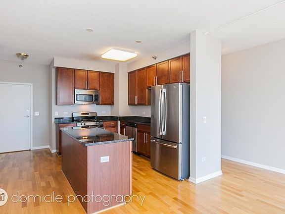 3rd image of 1134 W Granville Ave #815V
