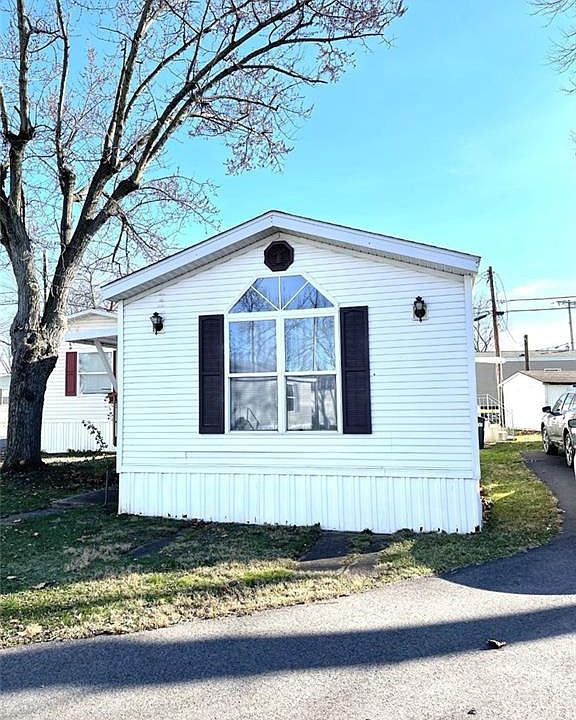 1st image of 2929 Schoolhouse Ln