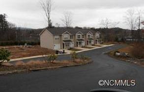 3rd image of 27 Meredith Dr
