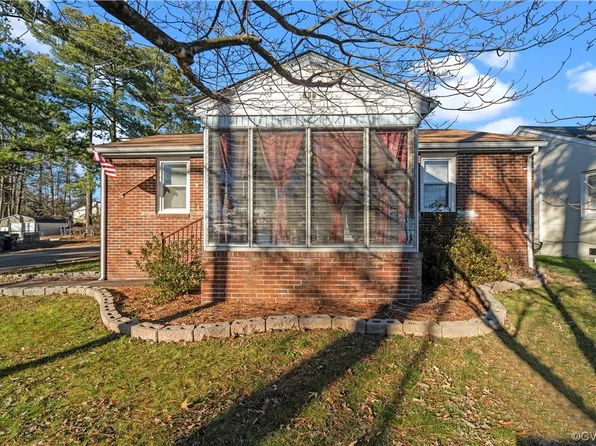 710 Lakeview Ave, Colonial Heights, VA 23834