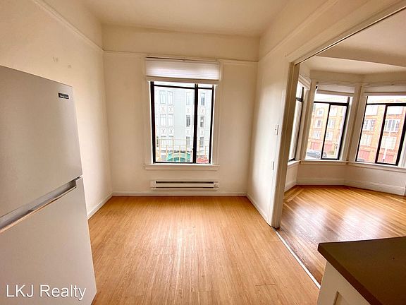 5th image of 2190 Bay St APT 103