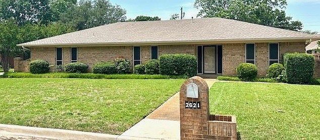 1st image of 2621 Picadilly Ln