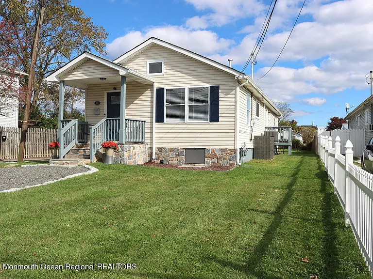 111 Long Branch Ave — Photo 1