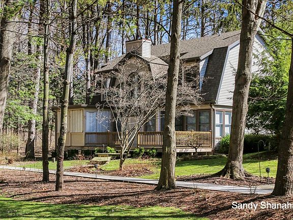 2nd image of 2348 Lakeshore Dr