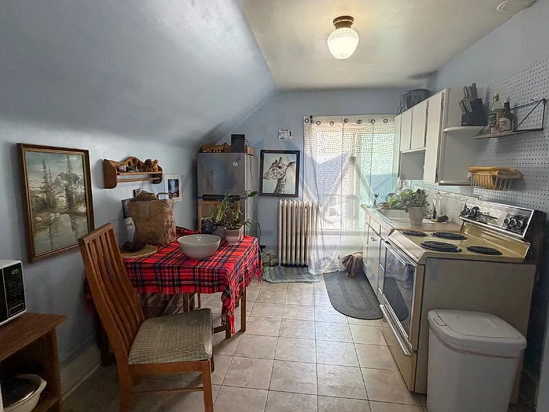Studio, 1.0 bath, $850 — Photo 3