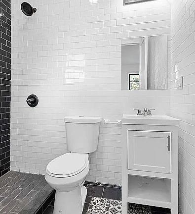 bathroom (inside master/s bedroom)