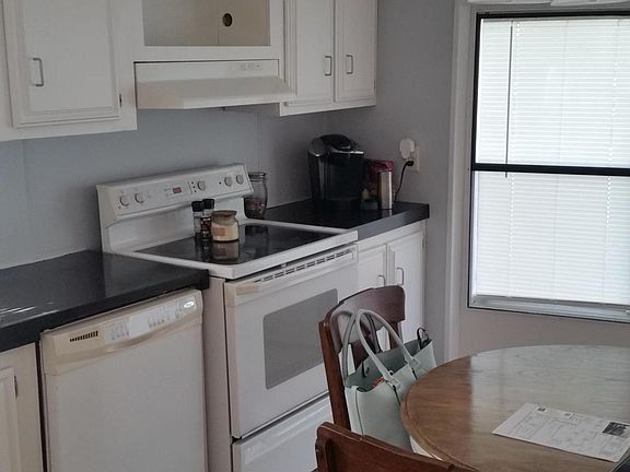 3rd image of 155 E 48th St Lot 20