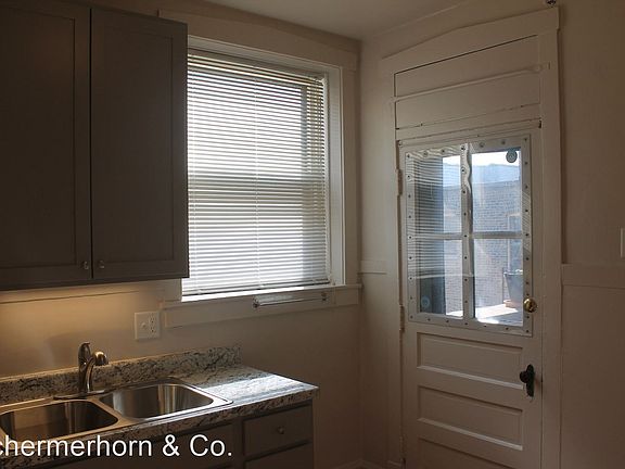 5th image of 550-52 Custer Ave #700-04