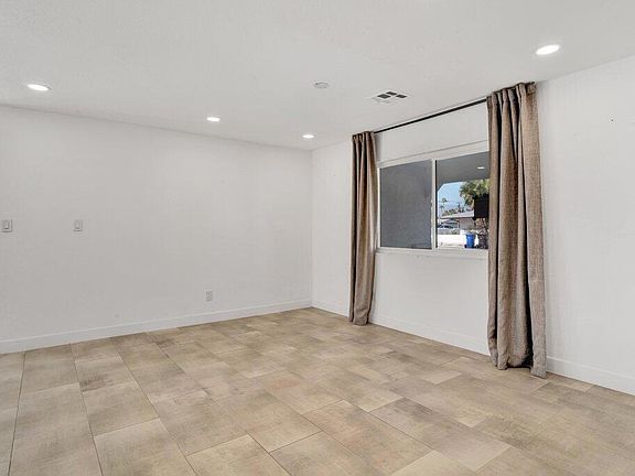 4th image of 3015 E San Juan Rd