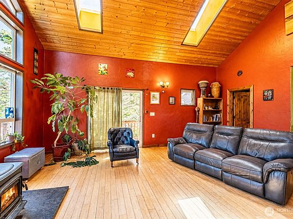 4th image of 8102 Silva Avenue SE