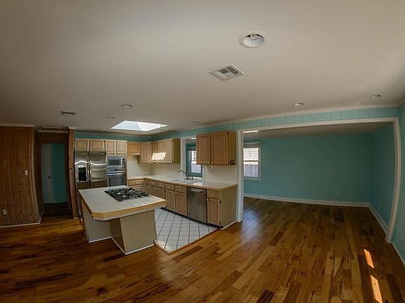3rd image of 15 Carolina St