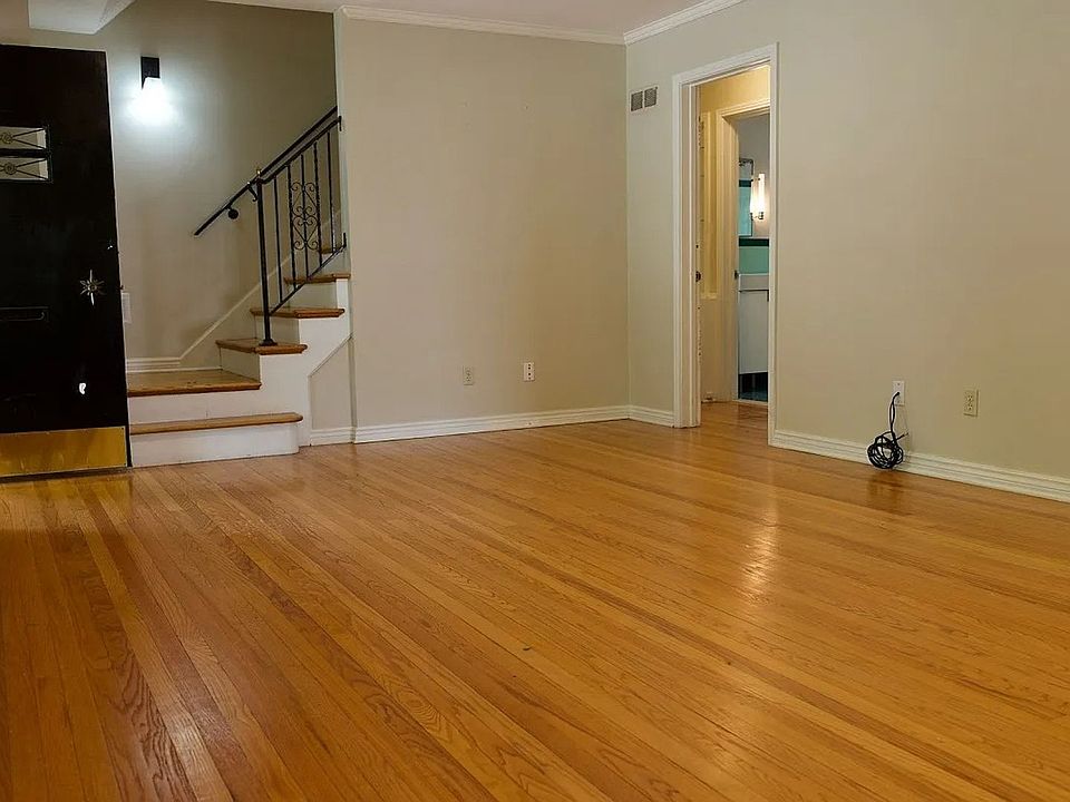 1st image of 429 E Meyer Blvd