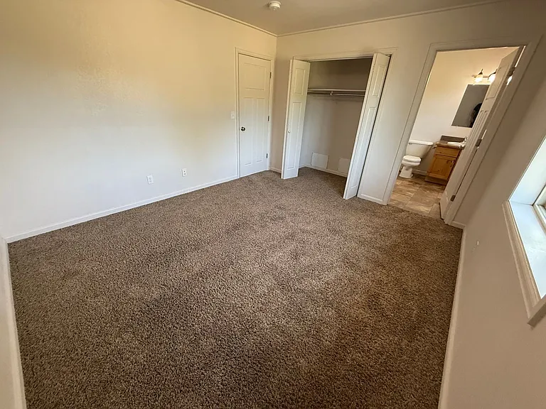 418 W Pershing — Photo 27
