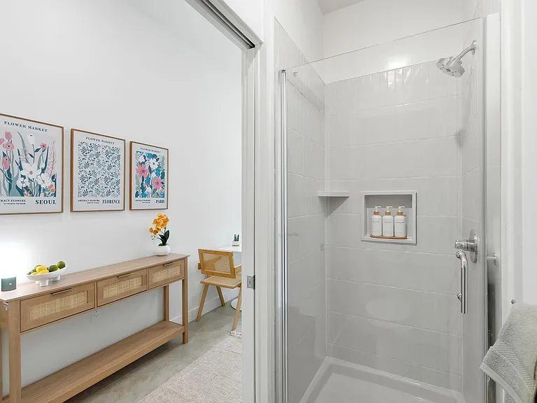 Coral Designer Studio Community Living — Photo 14
