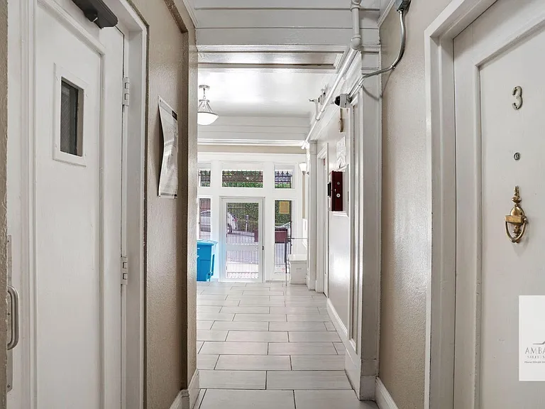 621 Taylor St — Photo 49