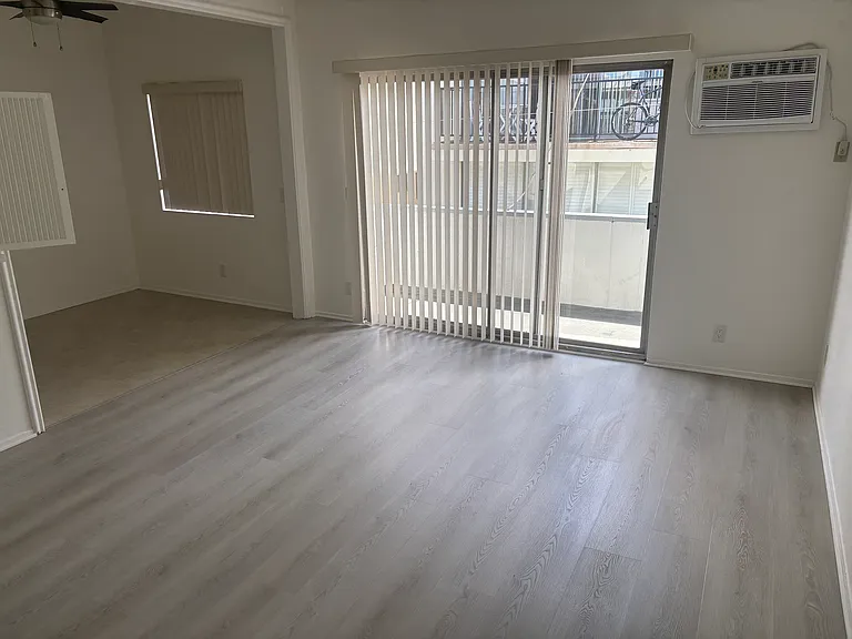 1422 Kelton Ave — Photo 7