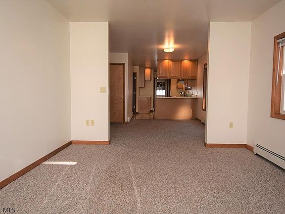 5th image of 1015 Hedge St