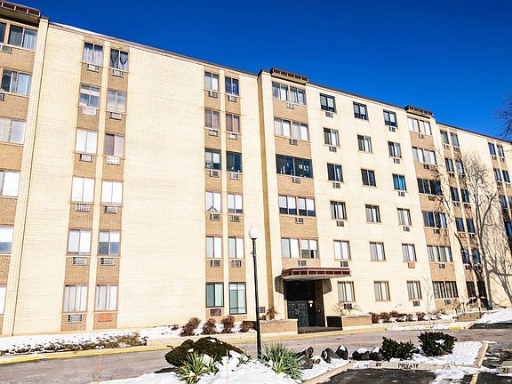 3rd image of 9725 S Karlov Ave APT 403
